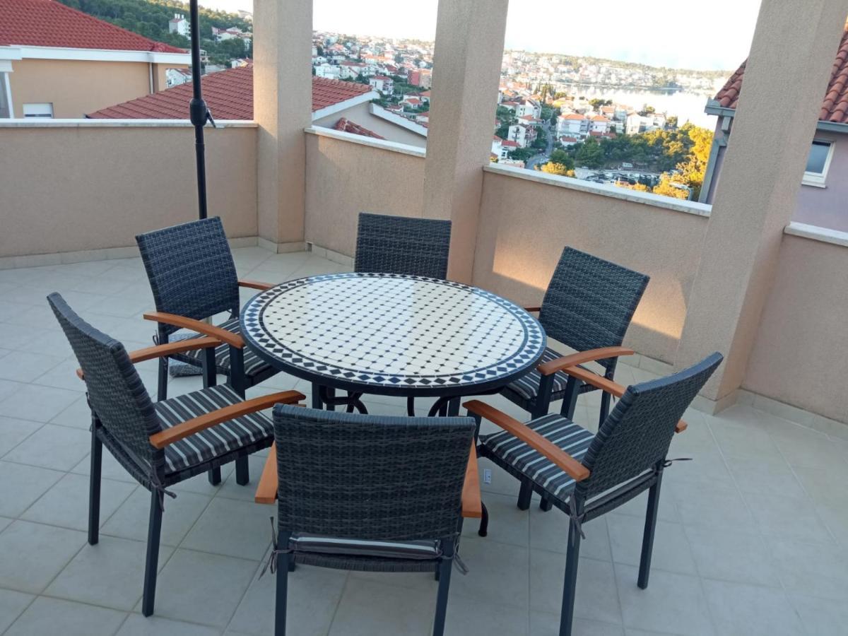 Apartmani Ferdi Trogir Eksteriør billede