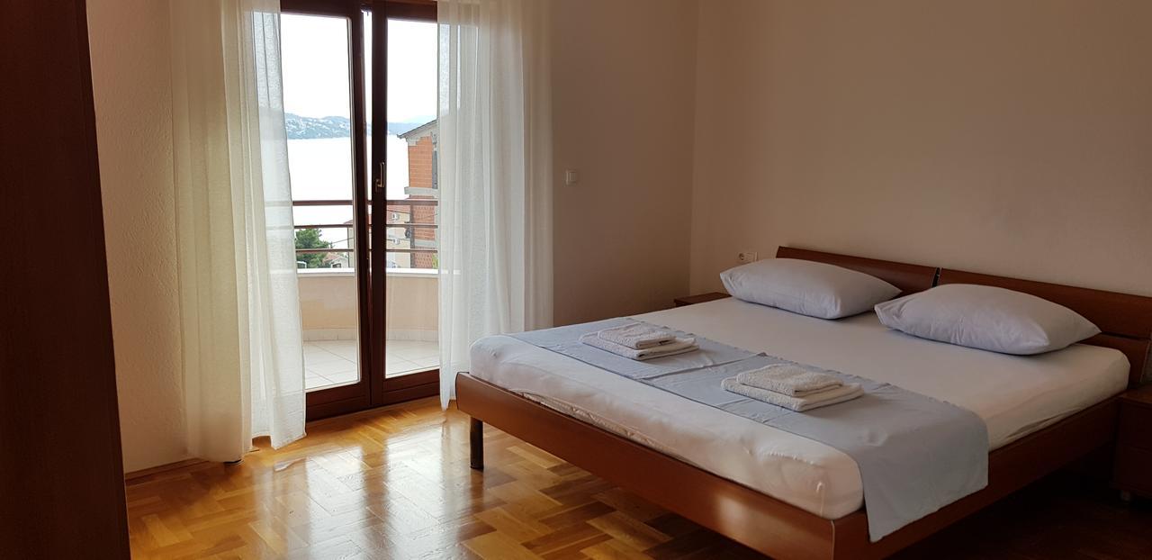 Apartmani Ferdi Trogir Eksteriør billede